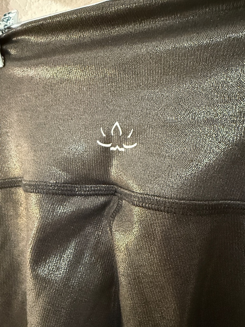 Beyond Yoga Black Foil High Waisted Midi Leggings NWT size Medium - Picture 6 of 6